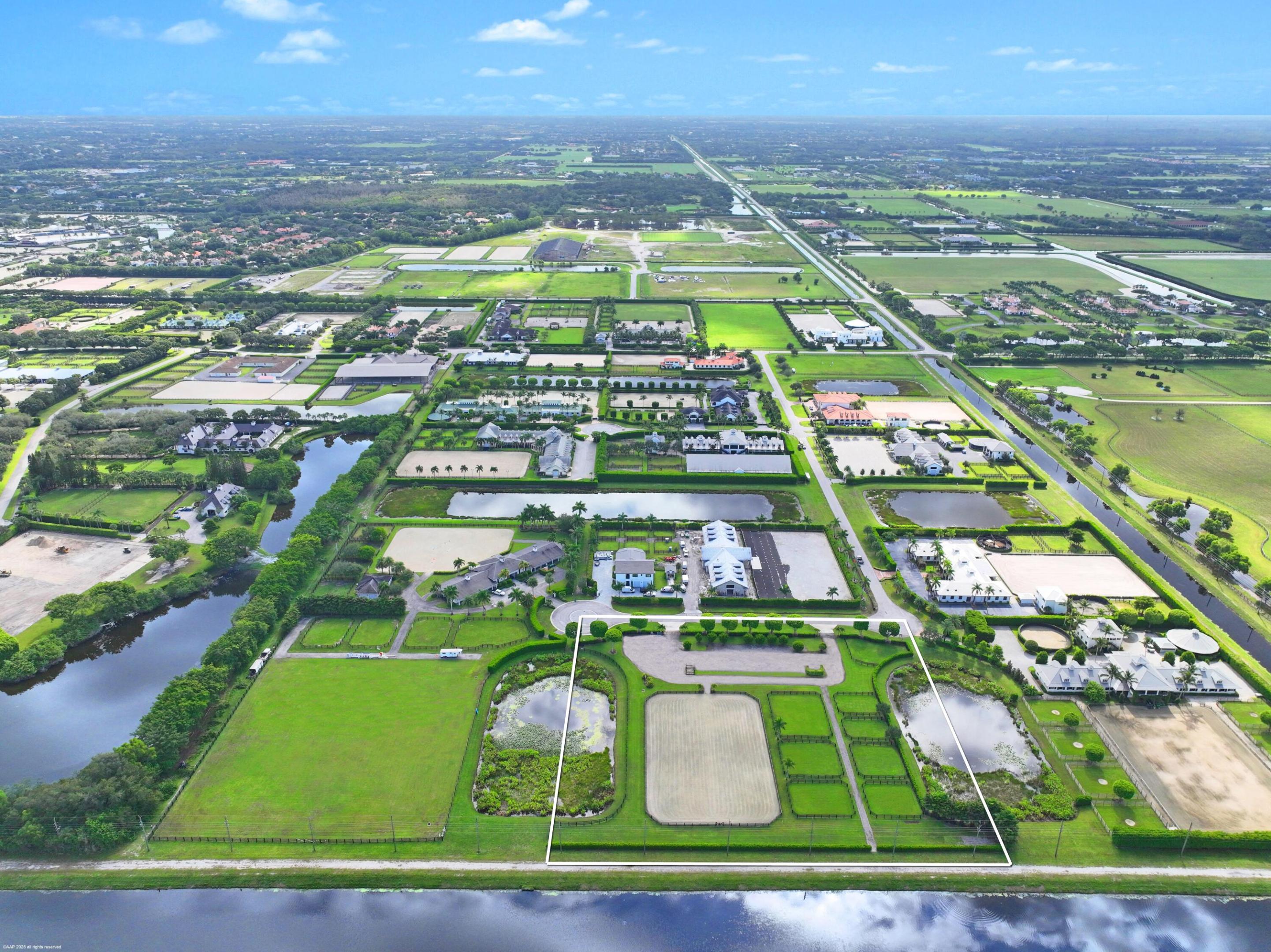 GRAND PRIX VILLAGE SOUTH - Land