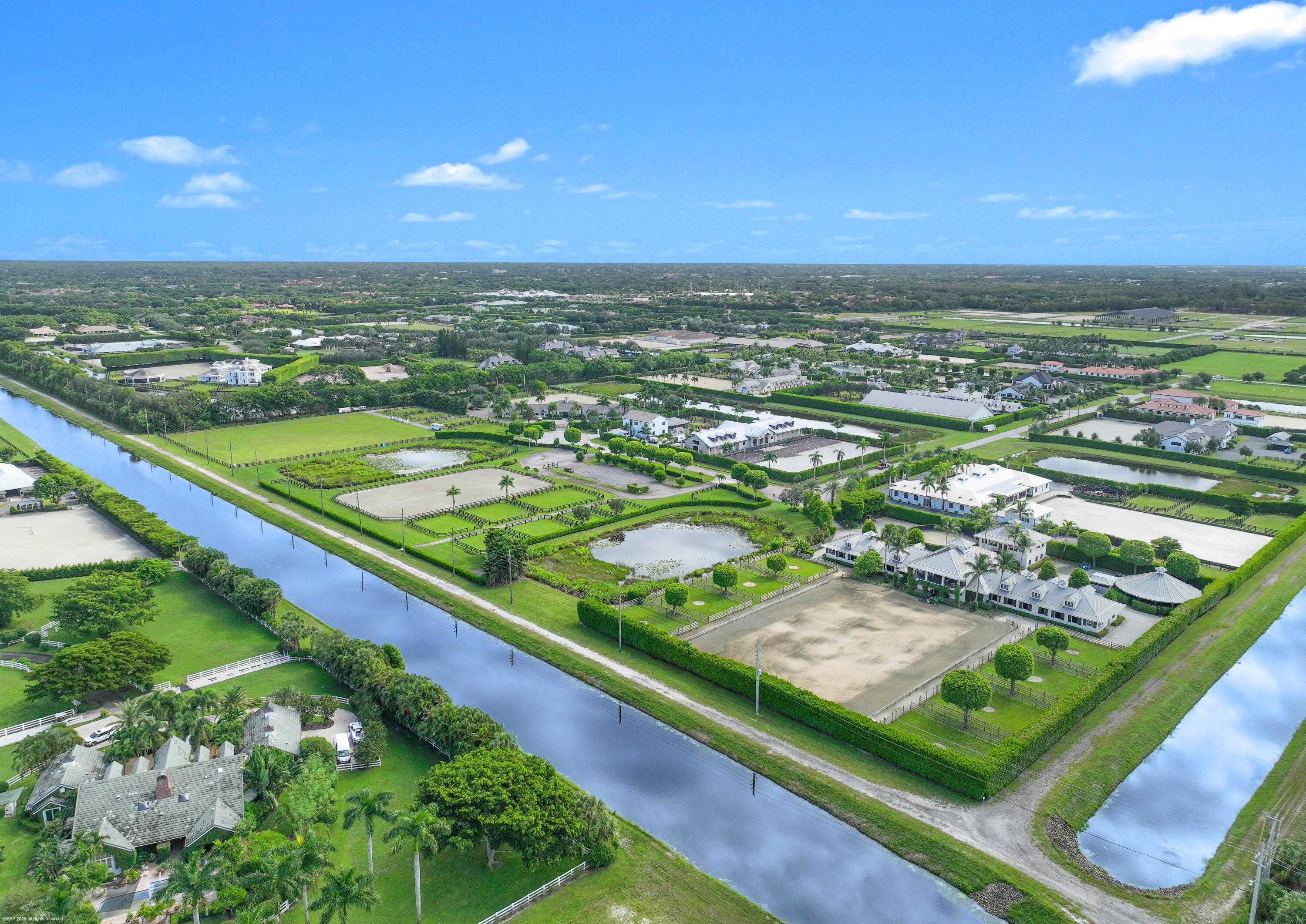 GRAND PRIX VILLAGE SOUTH - Land