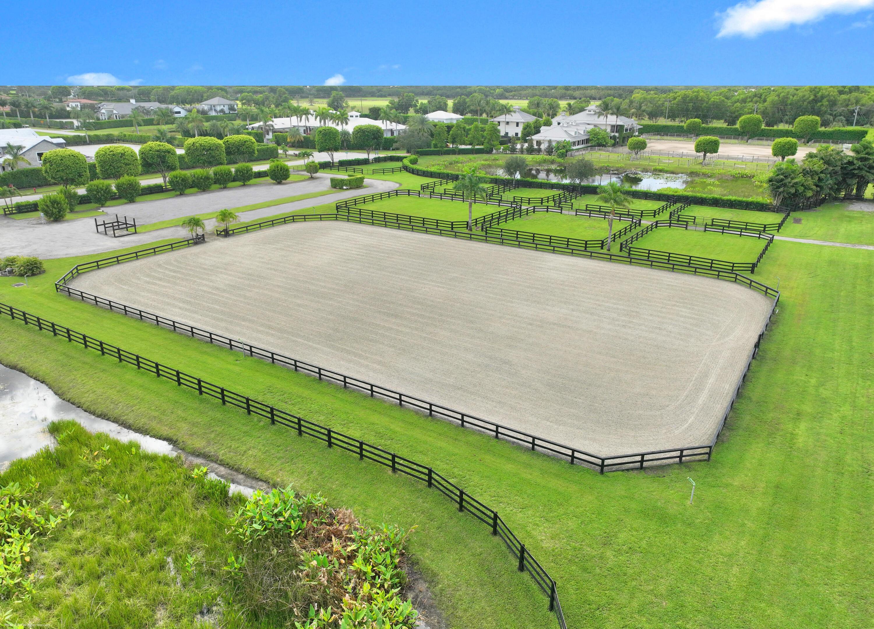 GRAND PRIX VILLAGE SOUTH - Land
