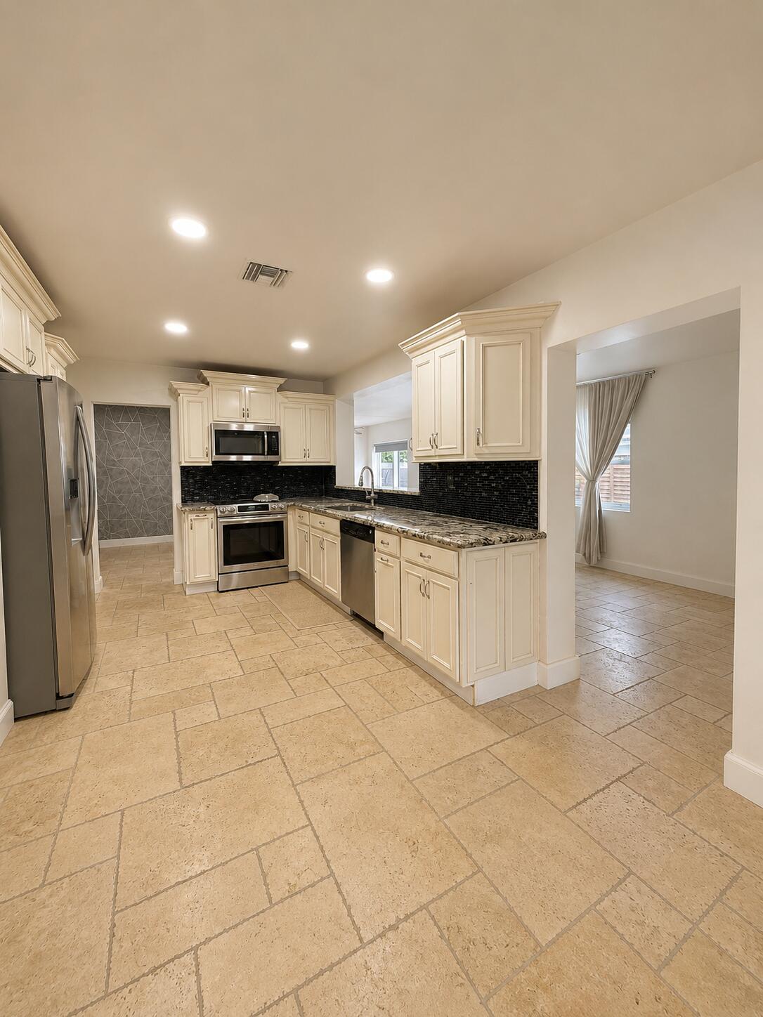 BOULEVARD HEIGHTS SECTION - Residential Lease