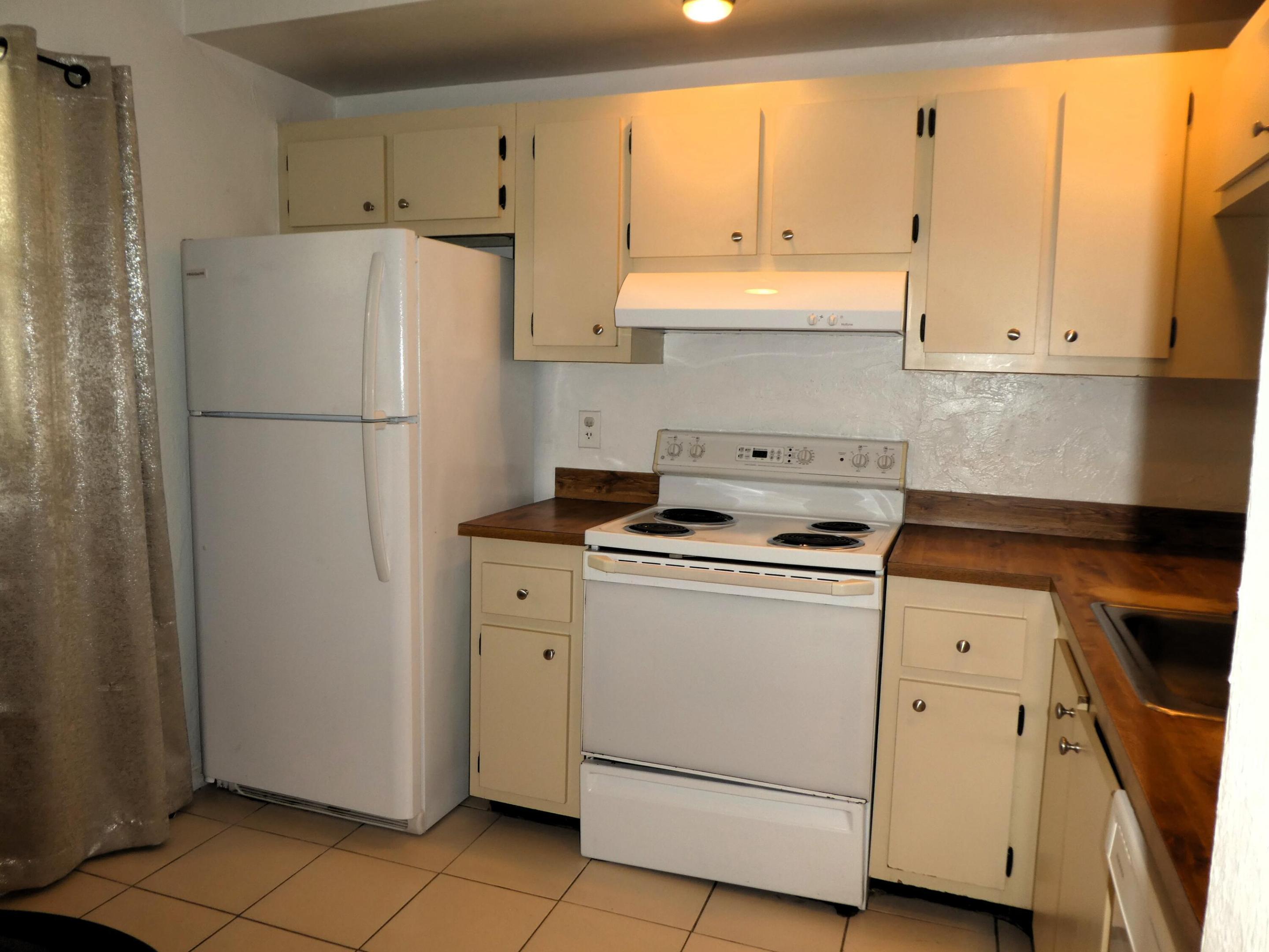 LUCERNE LAKES GOLF COLONY - Residential Lease