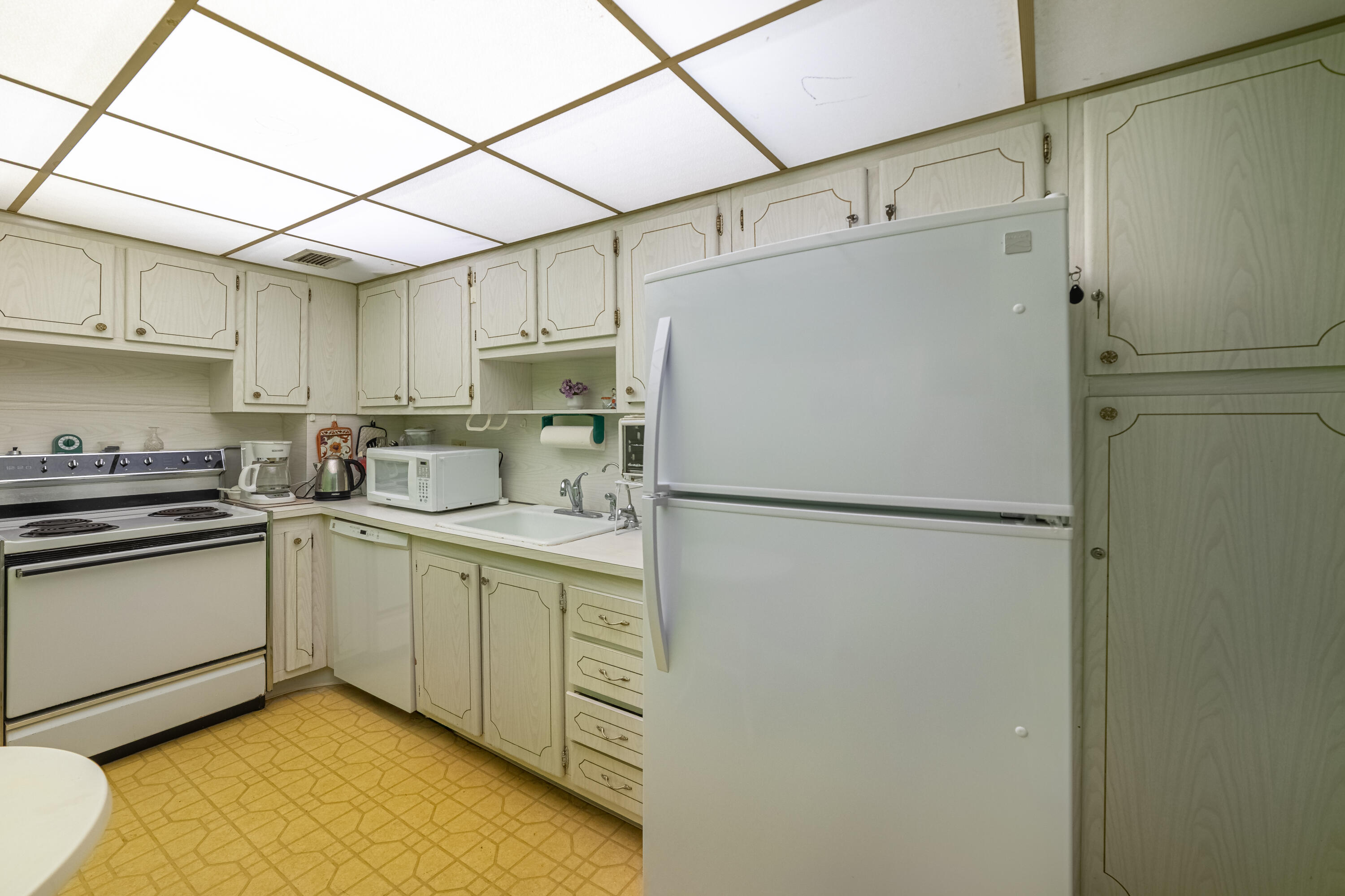PATRICIAN OF PALM BEACH CONDO - Residential