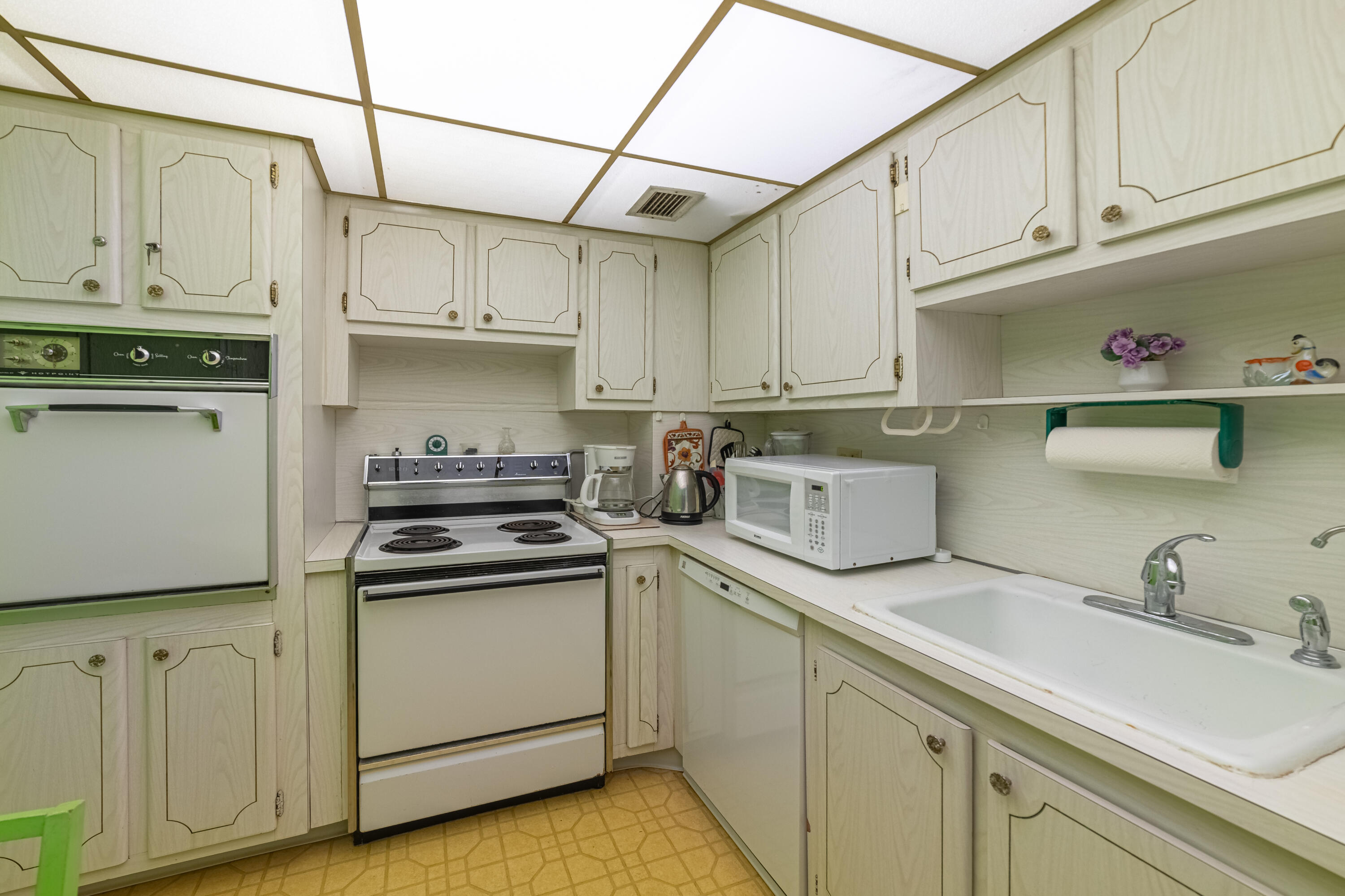 PATRICIAN OF PALM BEACH CONDO - Residential