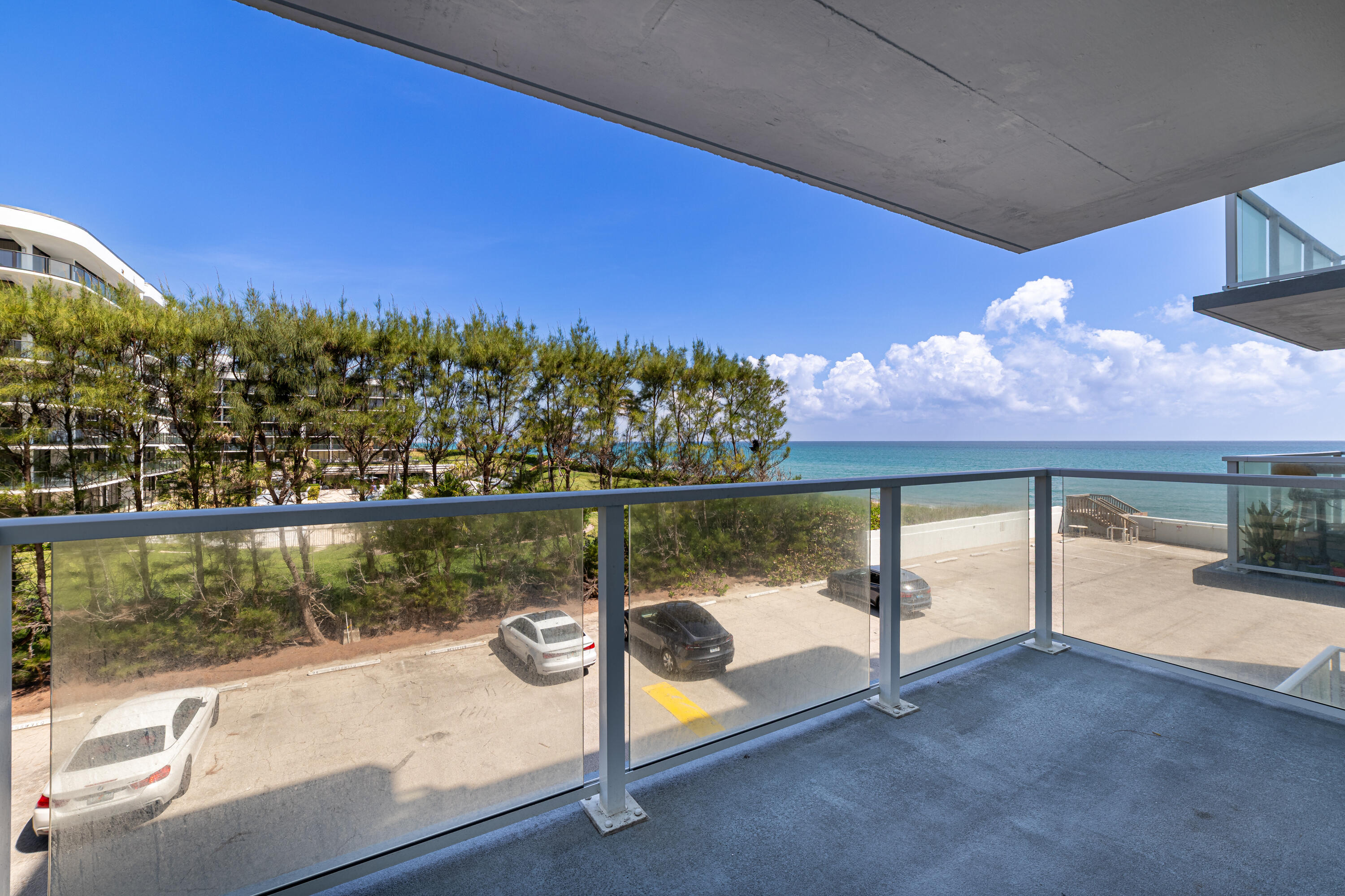 Bring your contractor and/or decorator to this 1 br/1ba apt with ocean views! It's does have new impact windows and brand new electrical box.