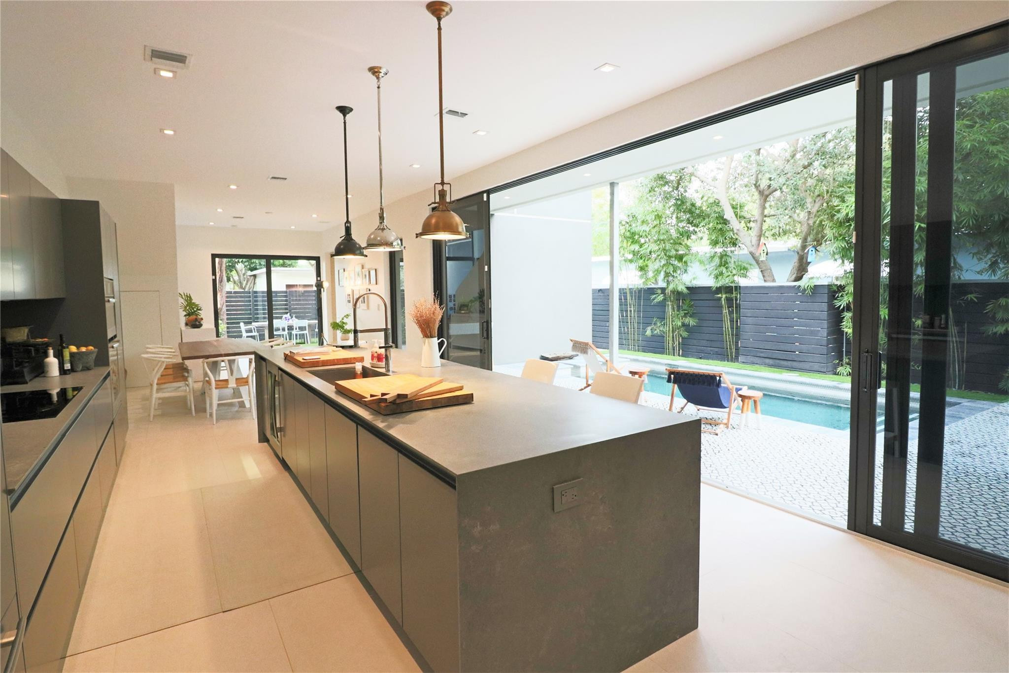 LAUDERDALE - Residential Lease