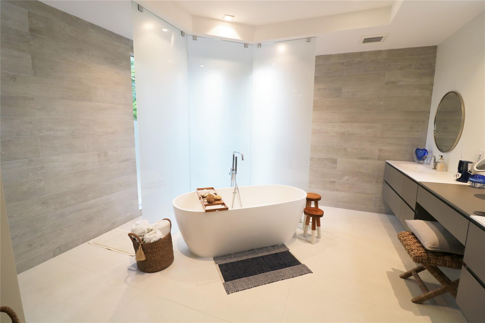 LAUDERDALE - Residential Lease