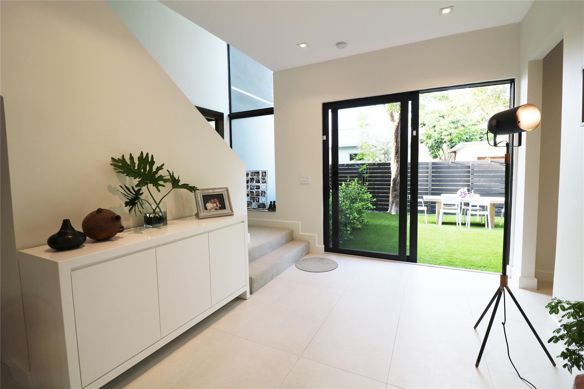 LAUDERDALE - Residential Lease