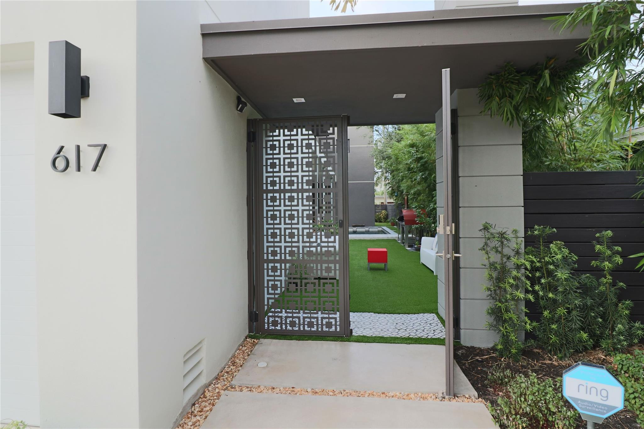 LAUDERDALE - Residential Lease