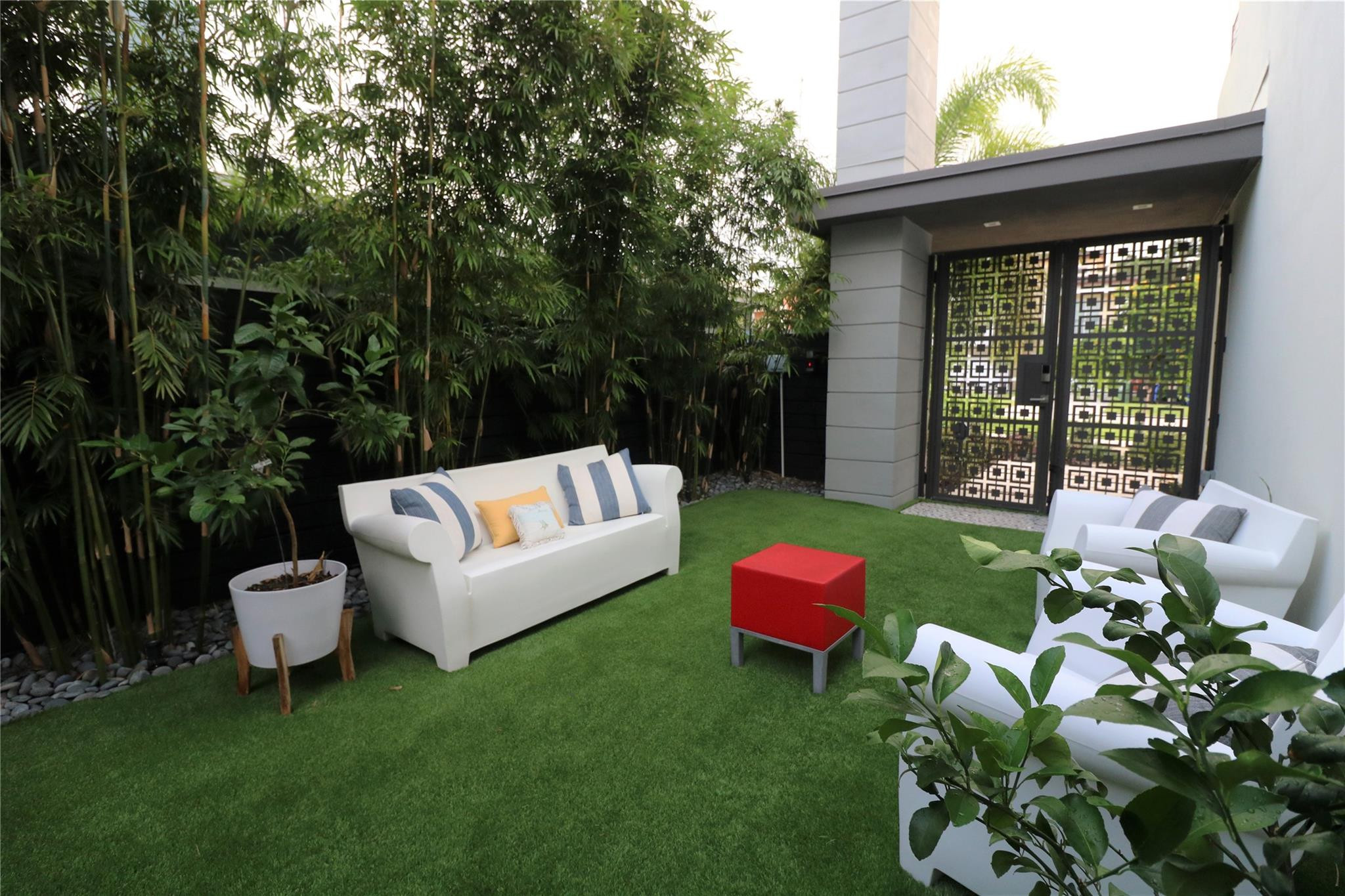 LAUDERDALE - Residential Lease