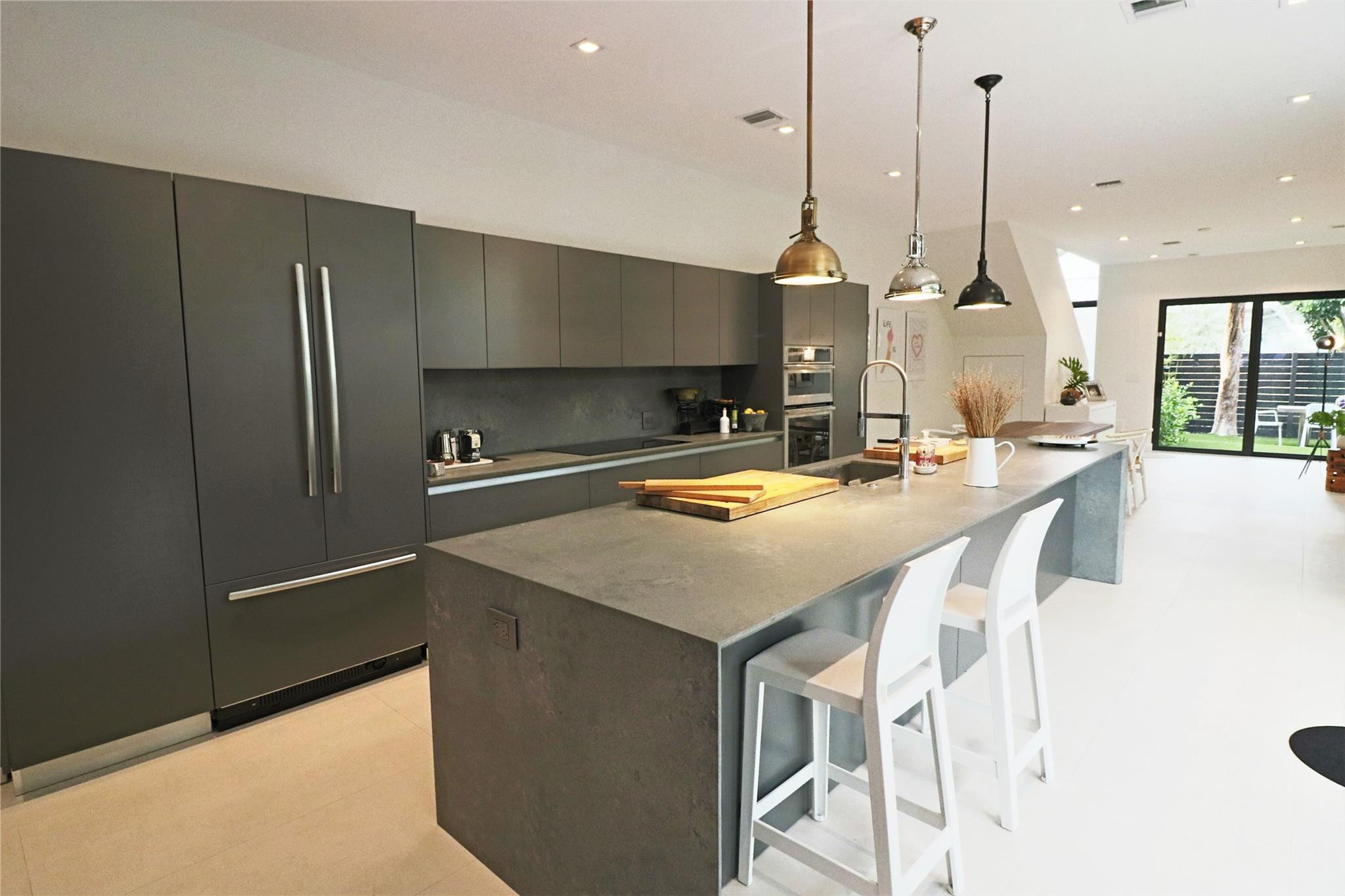 LAUDERDALE - Residential Lease