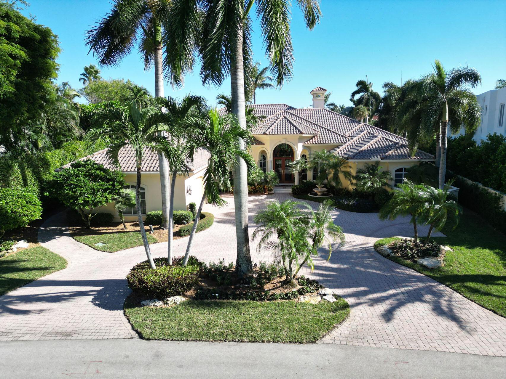 ROYAL PALM YACHT & COUNTRY CLUB - Residential