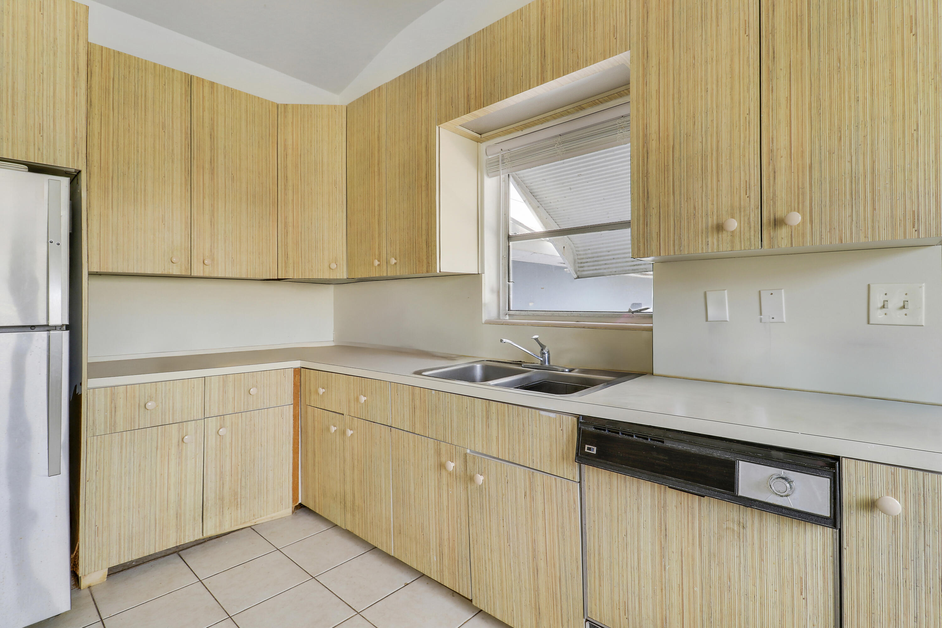 PALM BEACH SHORE ACRES - Residential