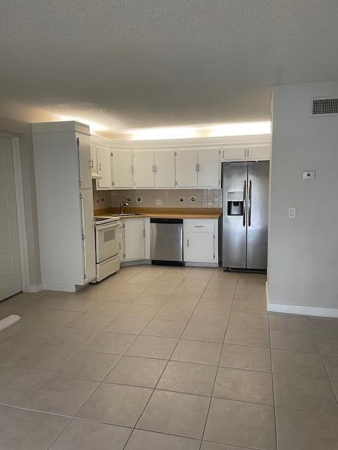 CHARTER CLUB OF PALM BEACH CONDO - Residential Lease