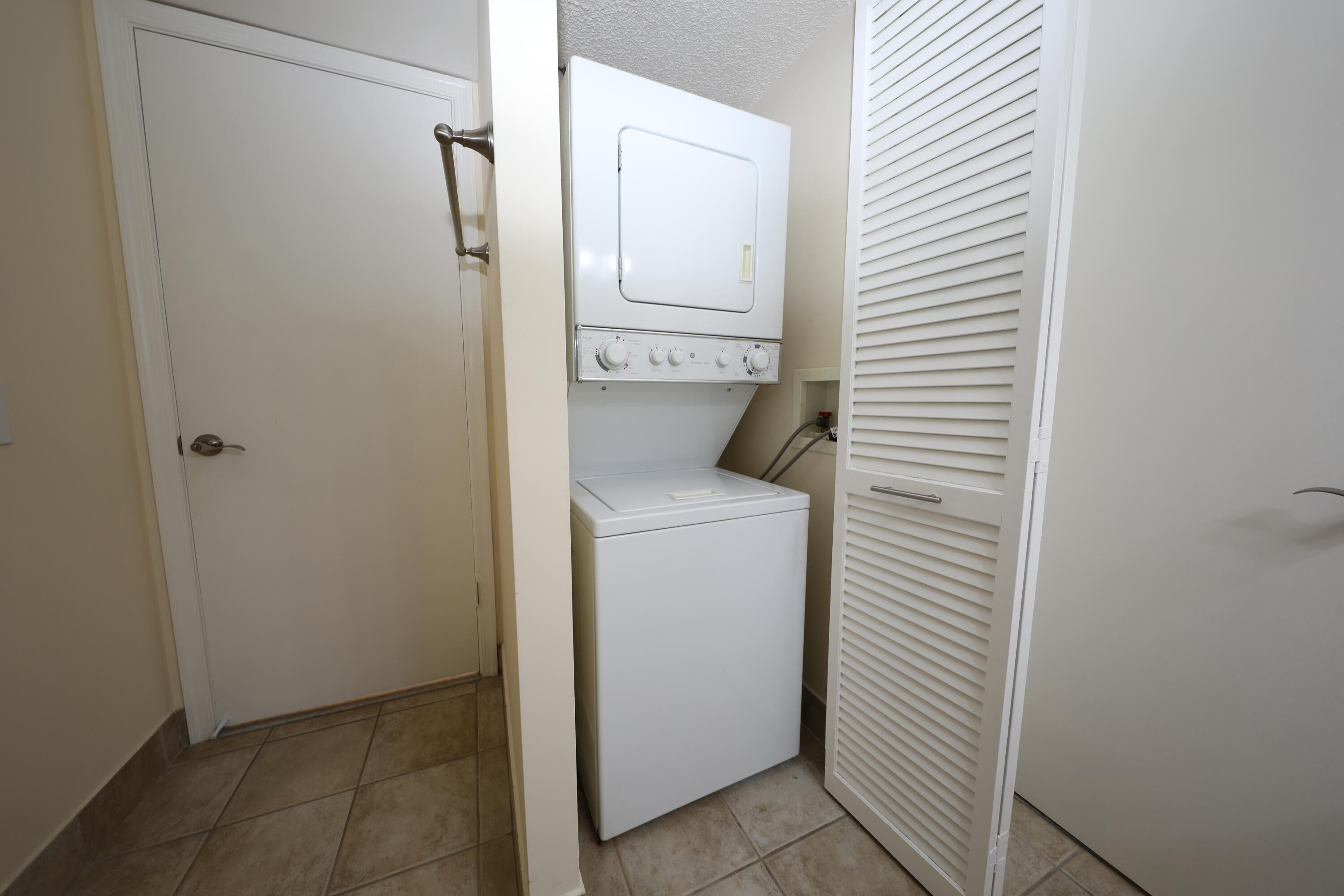 LAKESIDE CONDO 2 OF BANYAN SPRINGS - Residential
