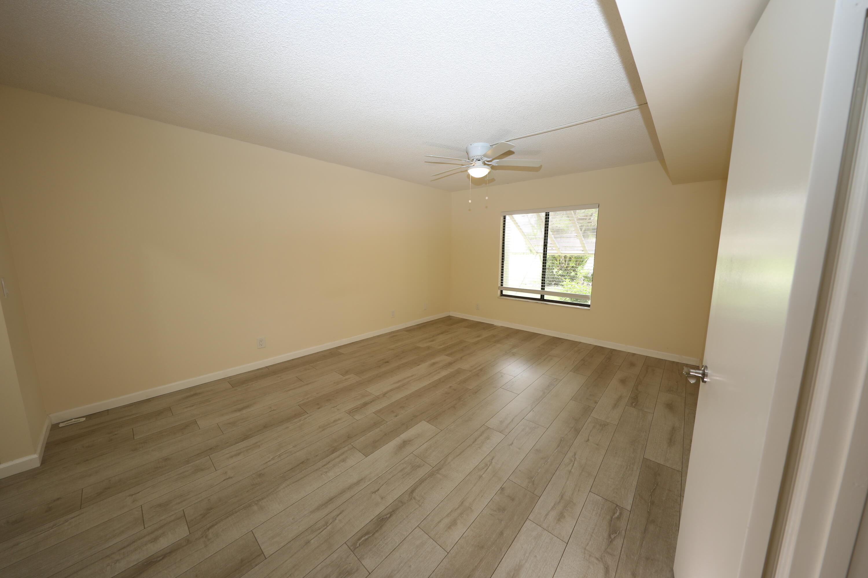 LAKESIDE CONDO 2 OF BANYAN SPRINGS - Residential