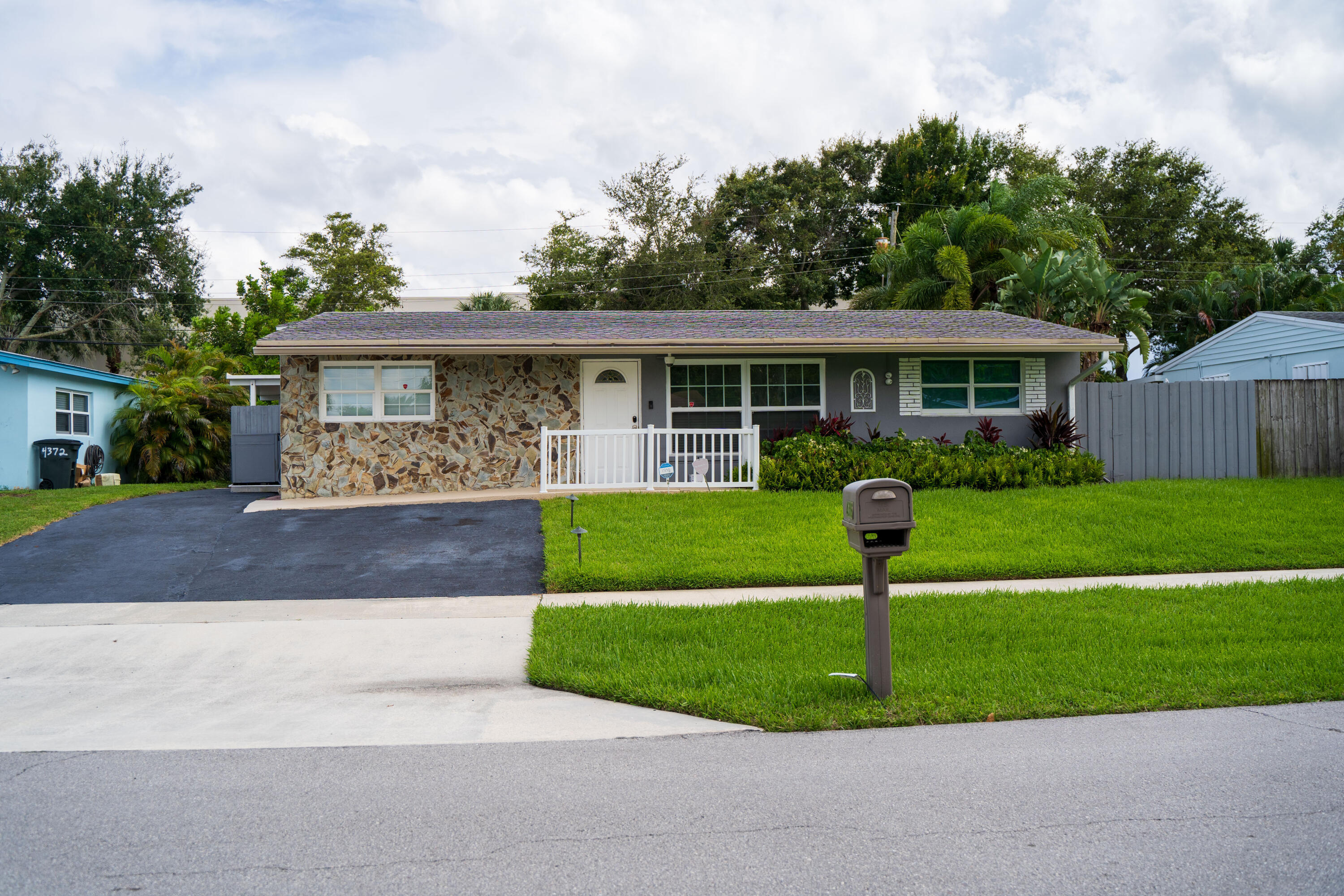 PALM BEACH SQUARE UNIT 4 - Residential