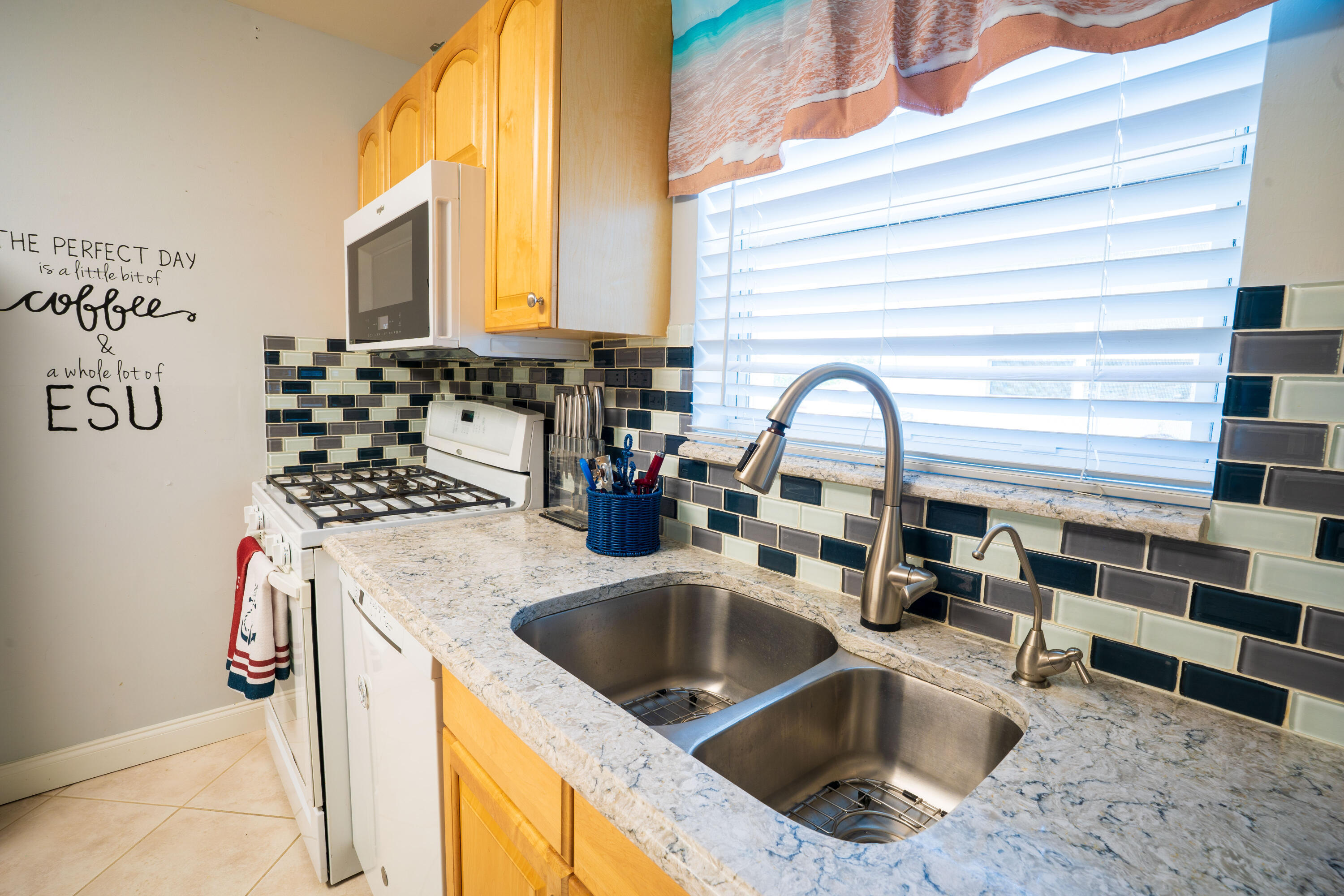 PALM BEACH SQUARE UNIT 4 - Residential