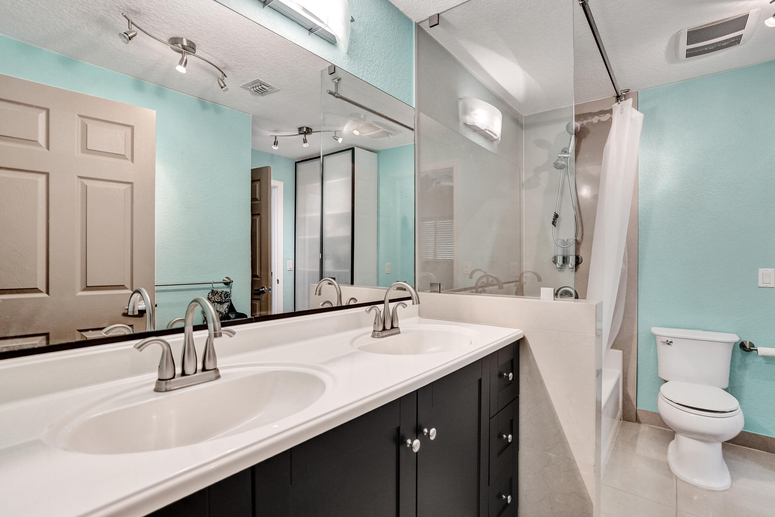 PINES OF OAKLAND FOREST WEST - Residential