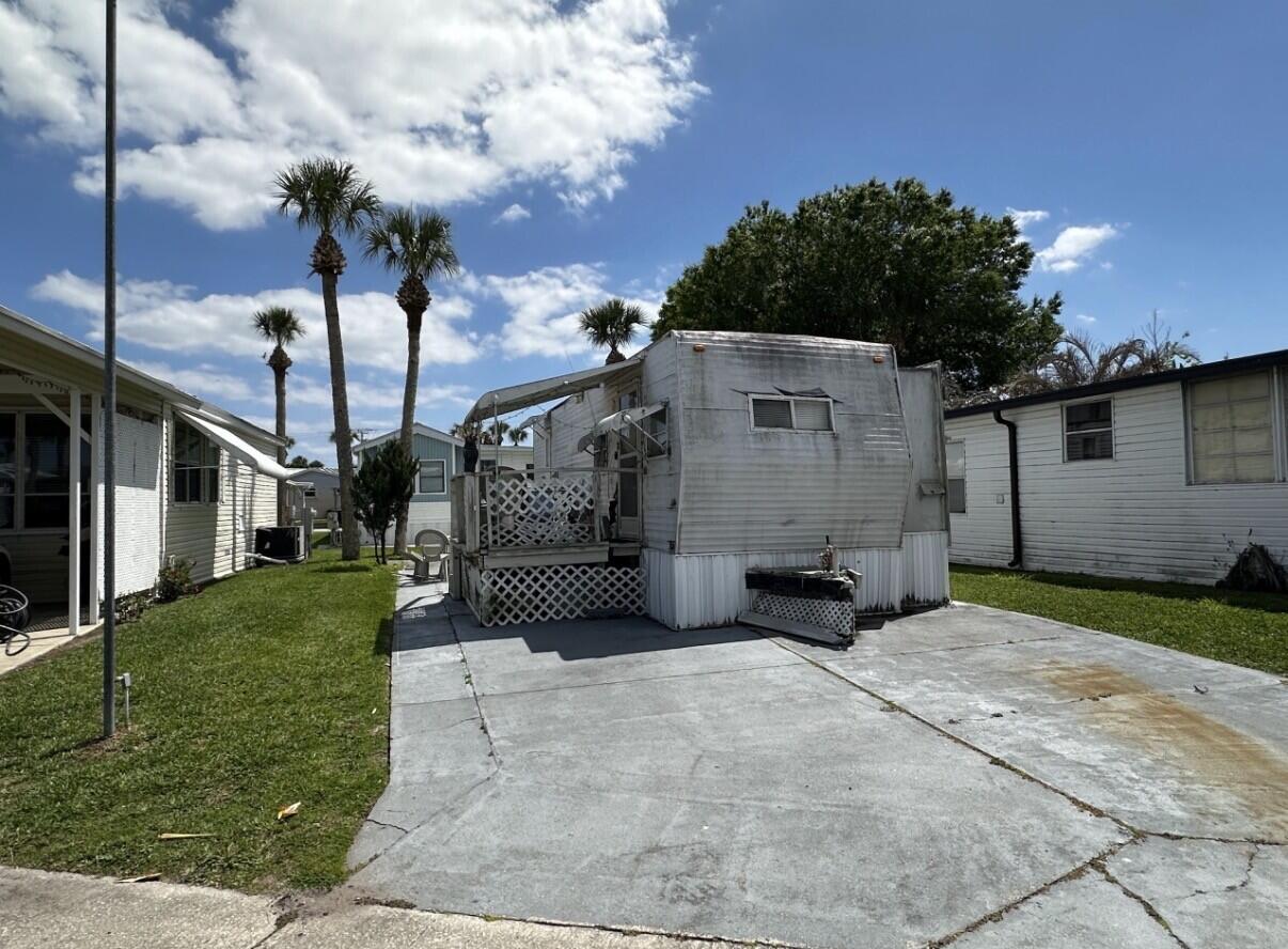 Welcome to Ancient Oaks! Bring your RV hook up, settle in, start enjoying it! Gated 55+ Community, utilities access. Whether your here for a few months out of the year or looking to put down roots. The community has what you want, club house, heated pool, dog friendly spaces. Great fishing minutes away at Lake Okeechobee! Call today! Current mobile home will be removed from lot and not be included in sale.
