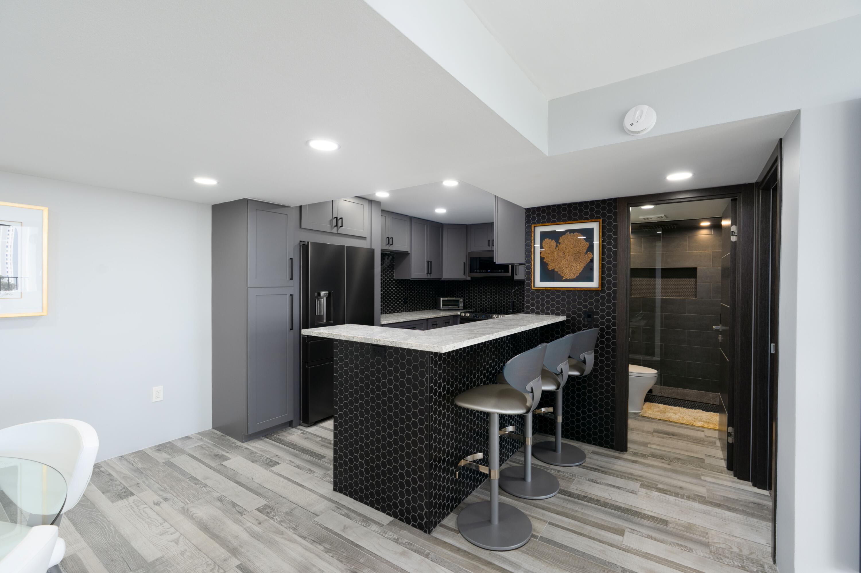 PALM BEACH HOUSE CONDO - Residential Lease