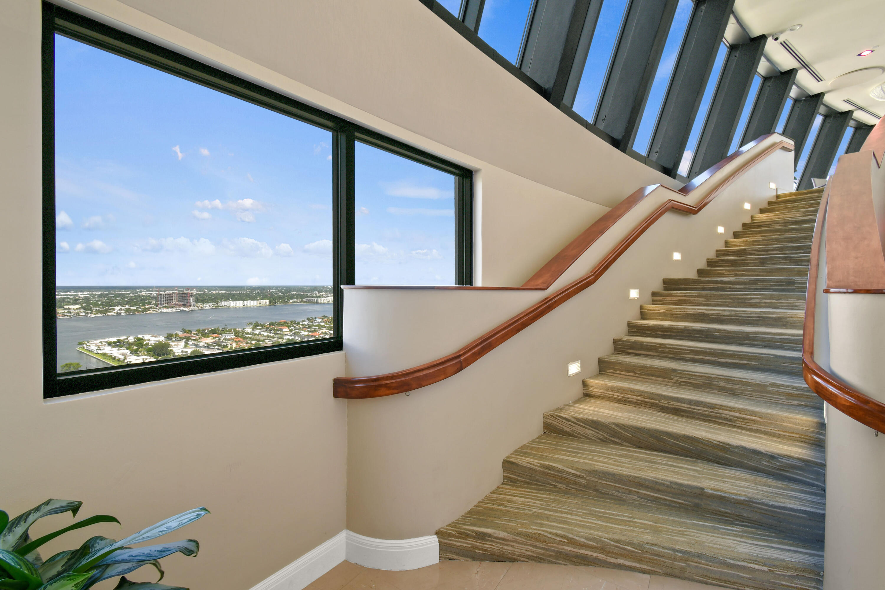 TIARA CONDO - Residential