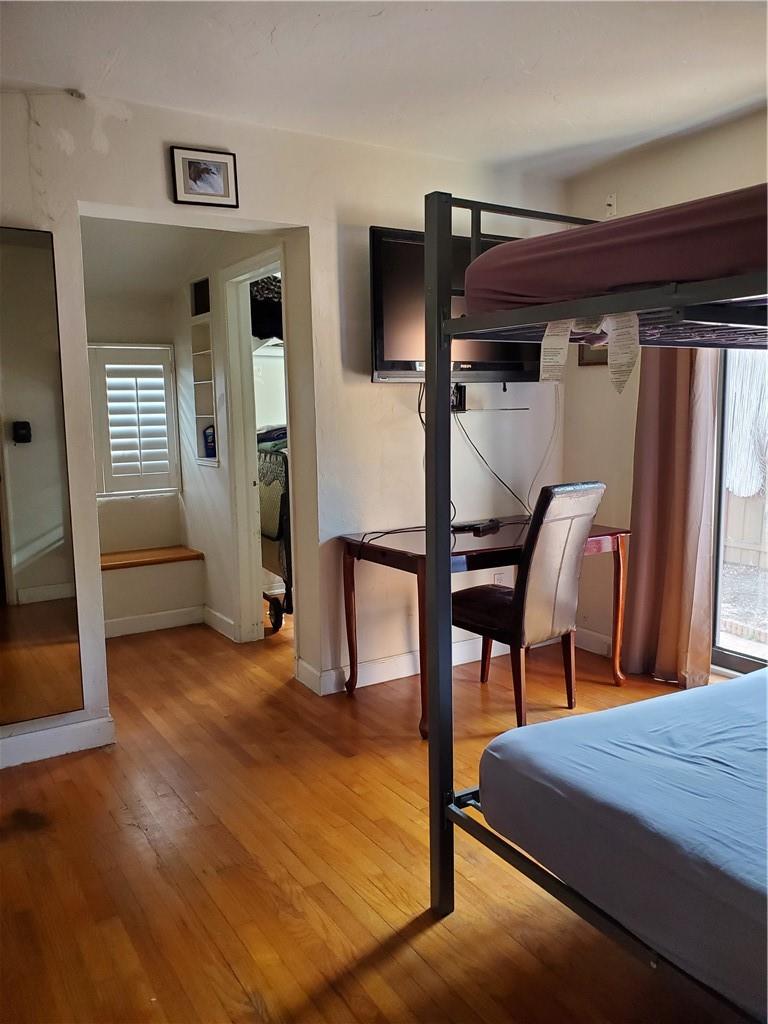 Hollywood 1-21 B - Residential