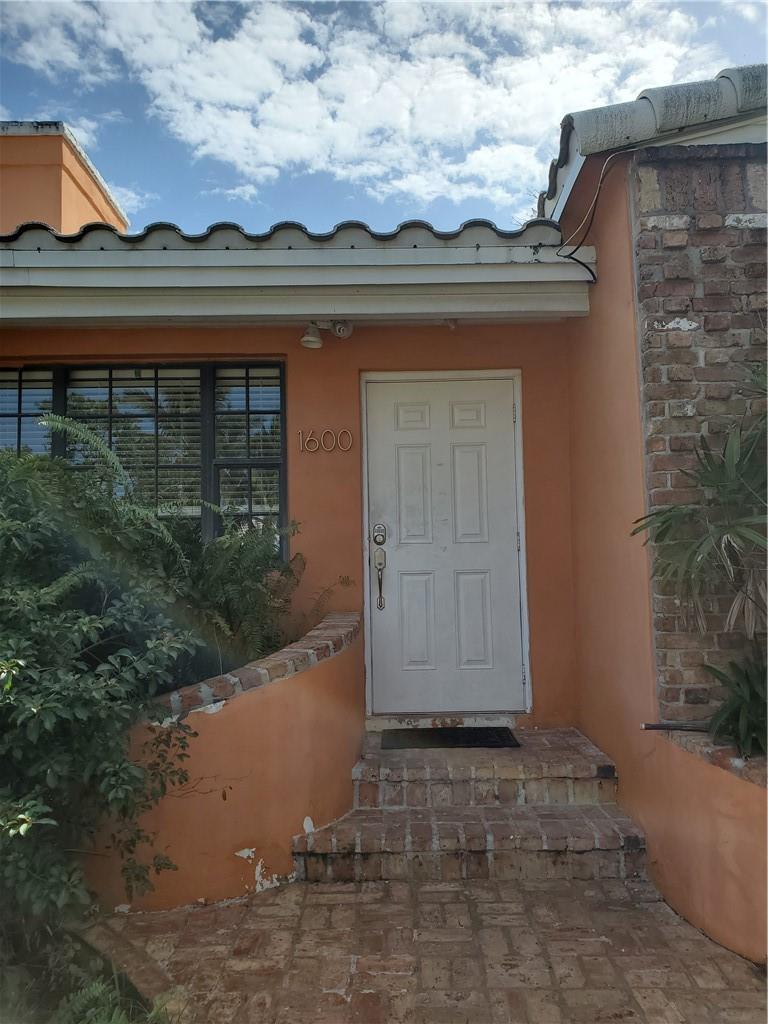 Hollywood 1-21 B - Residential