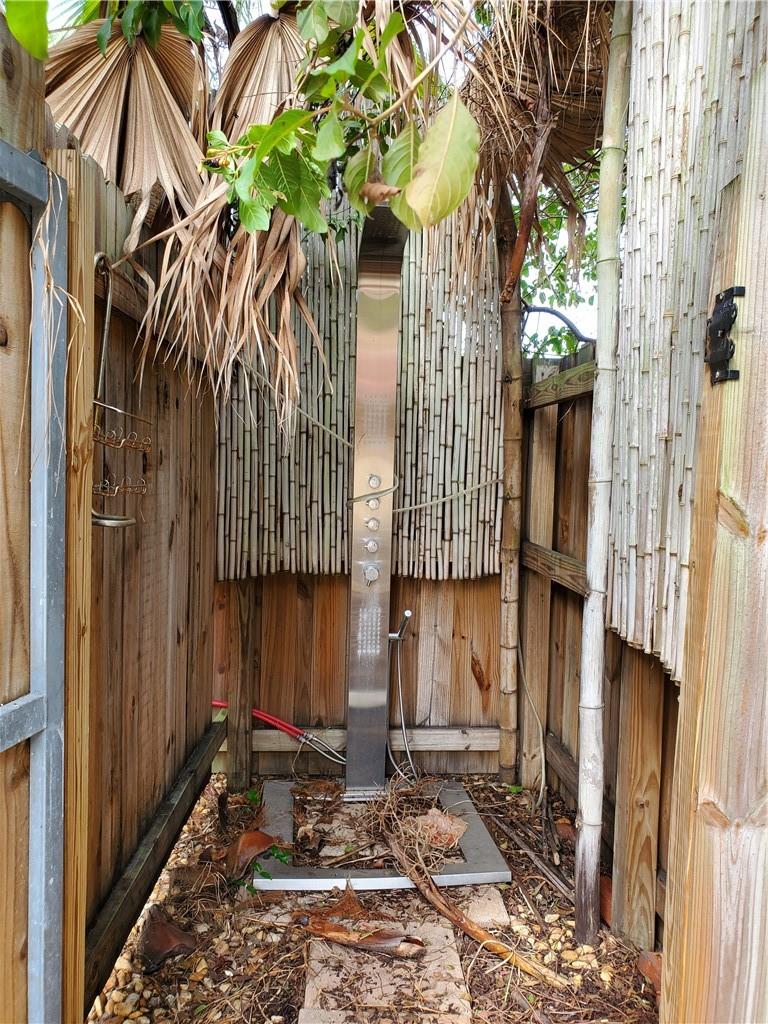 Hollywood 1-21 B - Residential