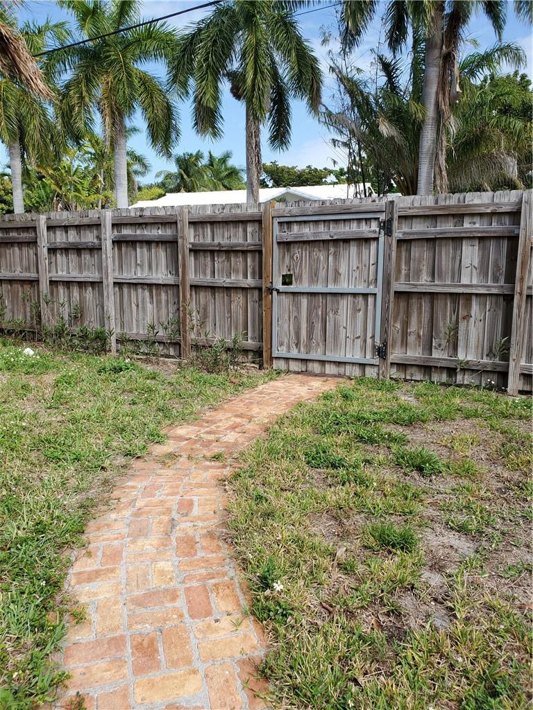 Hollywood 1-21 B - Residential