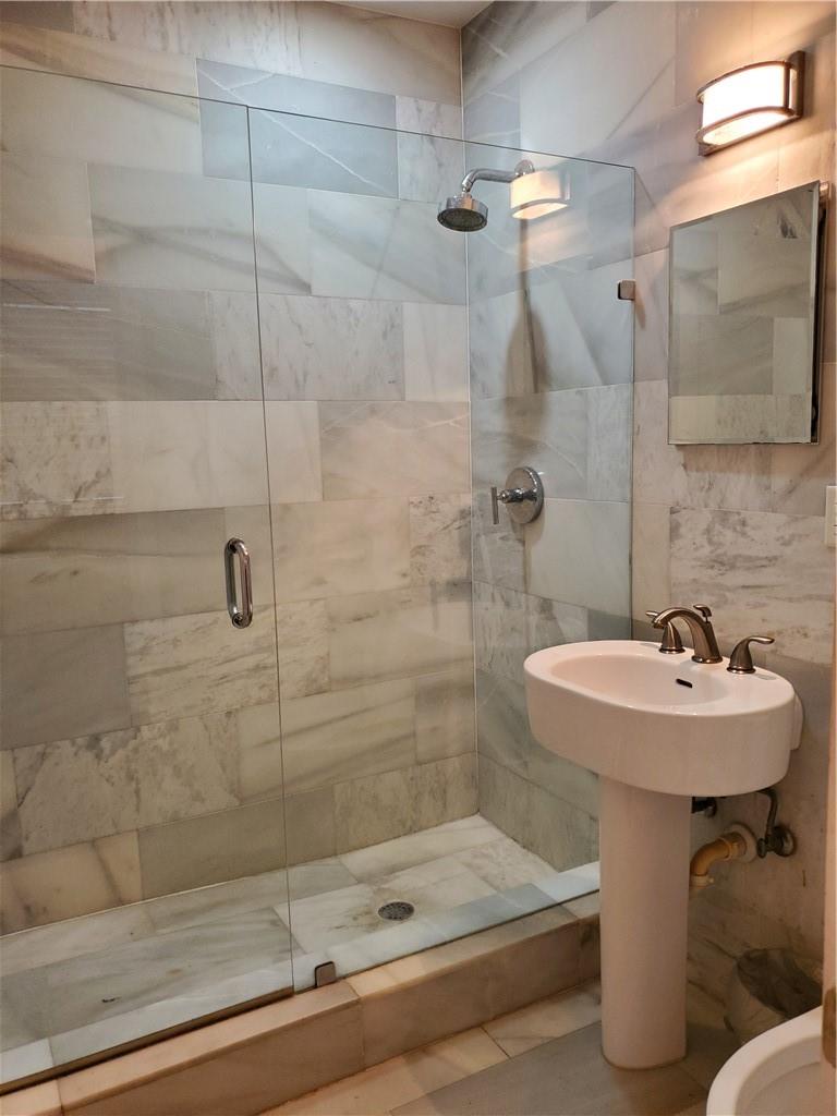 Hollywood 1-21 B - Residential