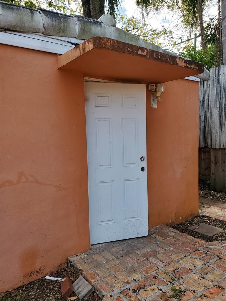 Hollywood 1-21 B - Residential