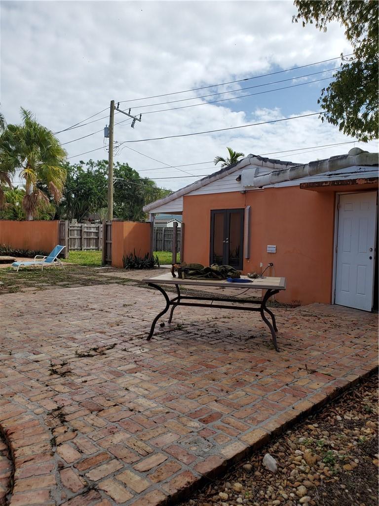 Hollywood 1-21 B - Residential