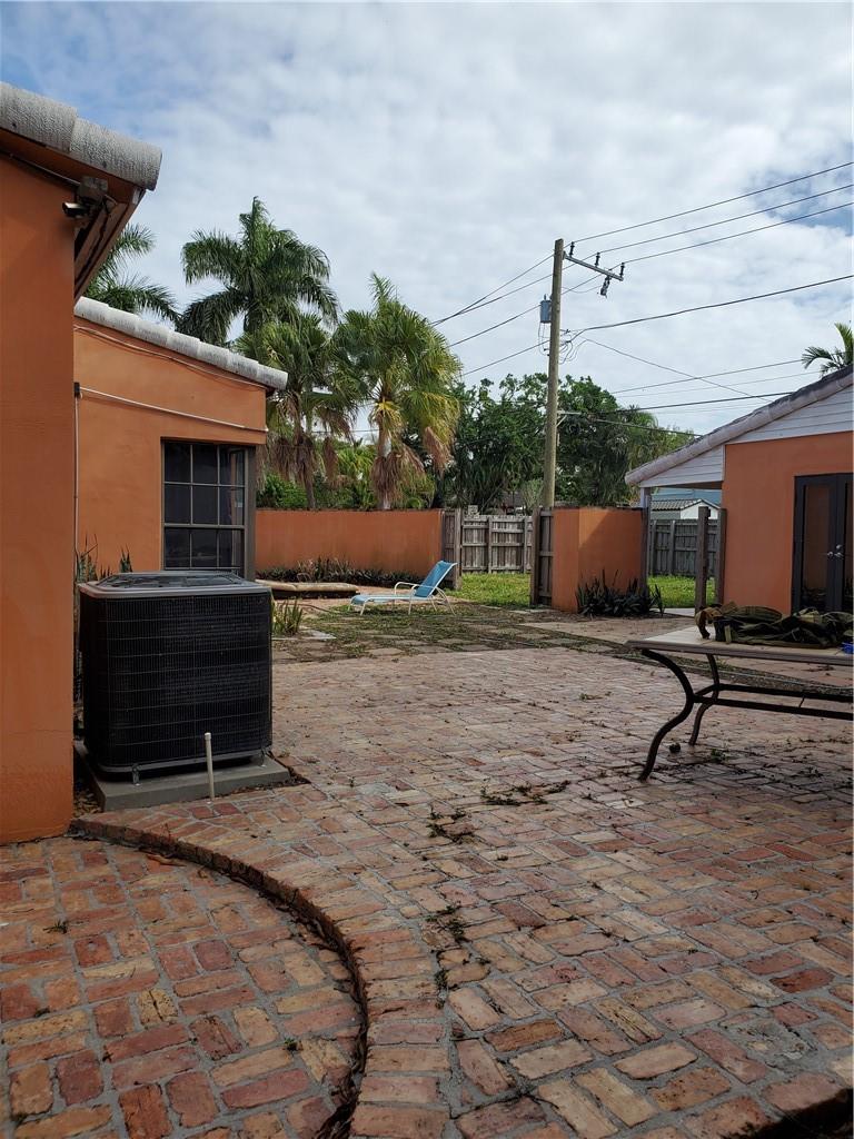 Hollywood 1-21 B - Residential