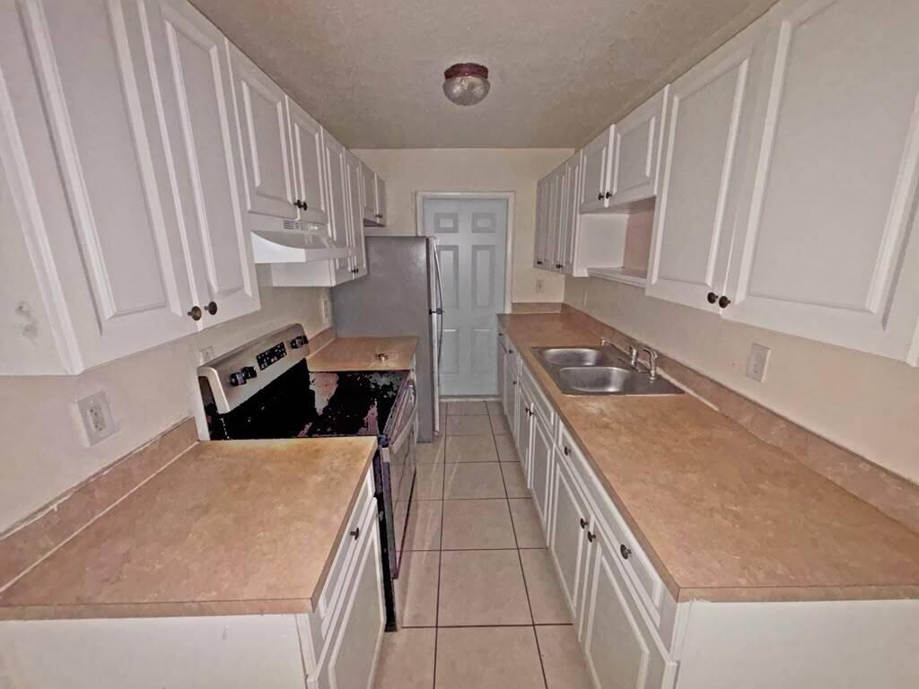 RIVERLAND VILLAGE PARK - Residential Lease