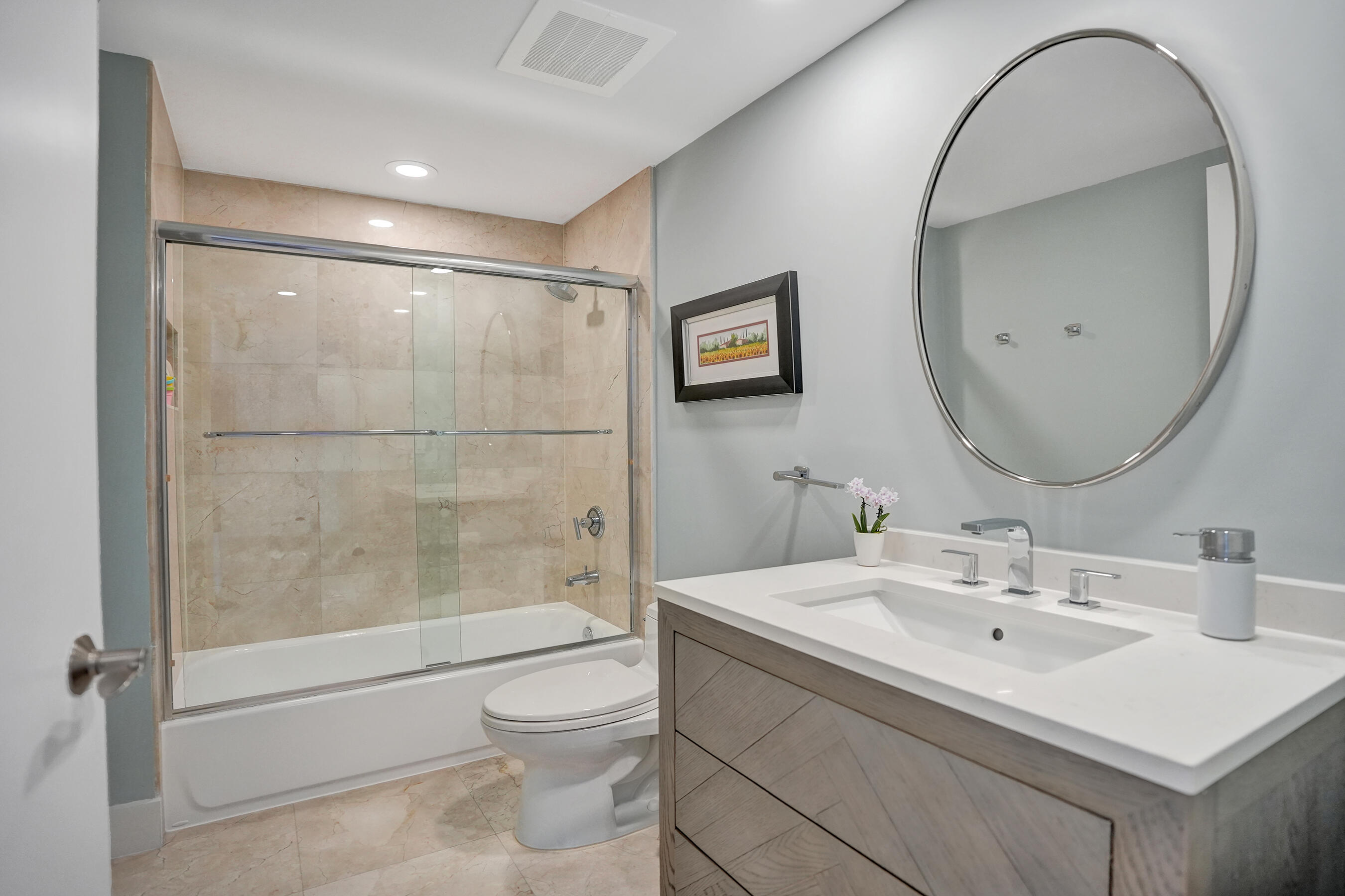 LA RIVE CONDO - Residential
