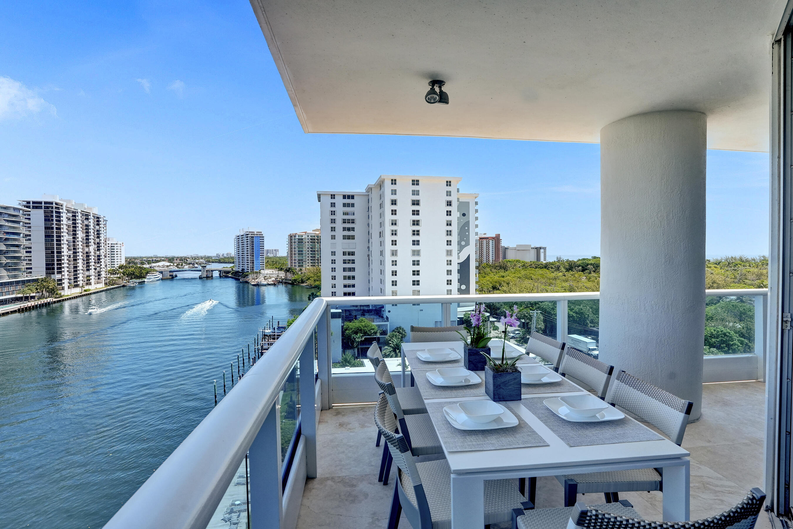 LA RIVE CONDO - Residential