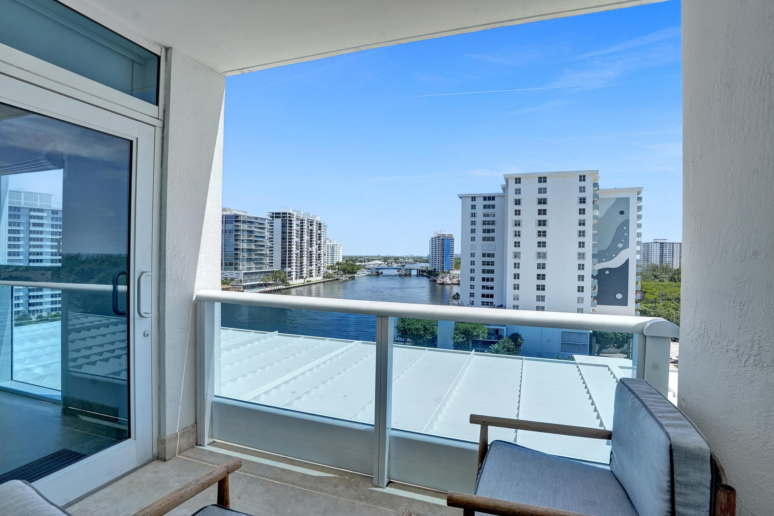 LA RIVE CONDO - Residential