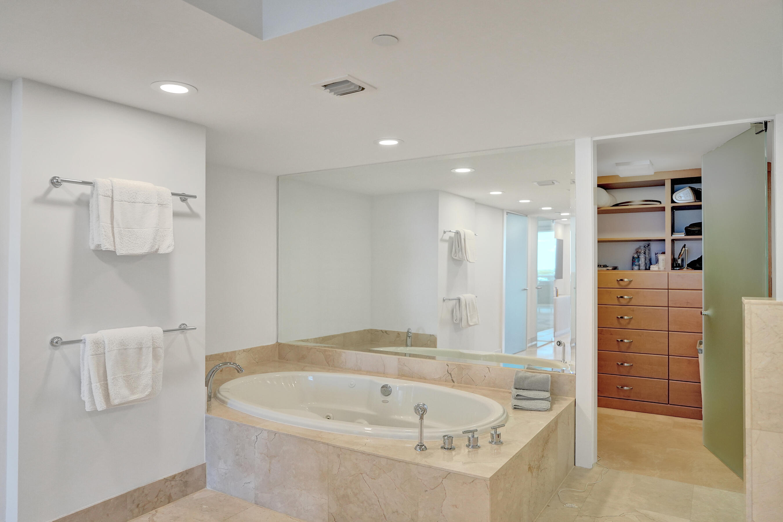 LA RIVE CONDO - Residential
