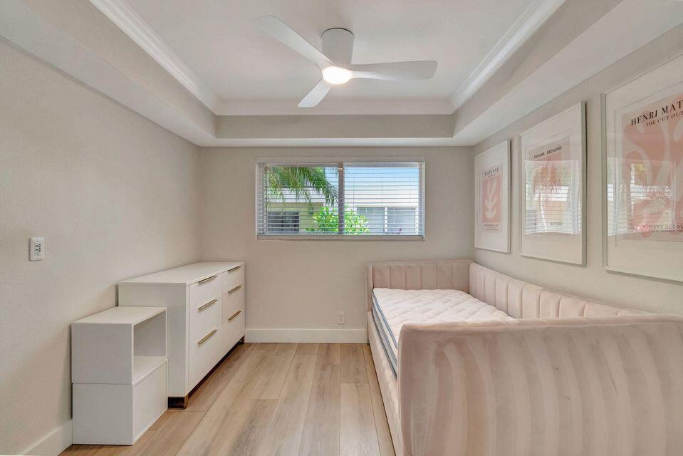 PALM SQUARE - Residential Lease