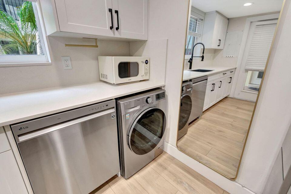 PALM SQUARE - Residential Lease