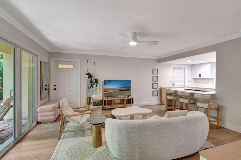 PALM SQUARE - Residential Lease