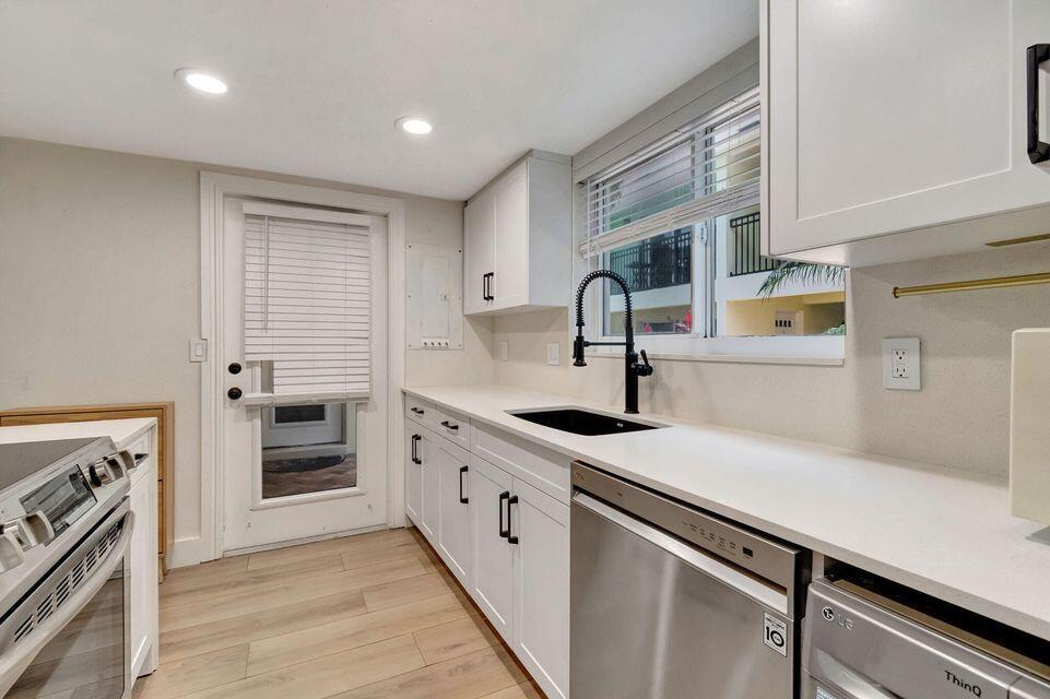 PALM SQUARE - Residential Lease