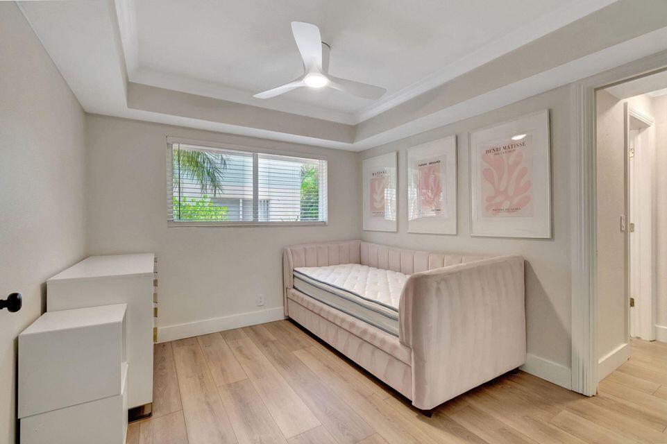 PALM SQUARE - Residential Lease