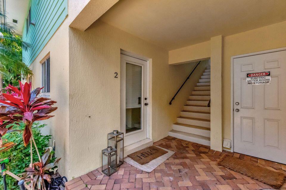 PALM SQUARE - Residential Lease