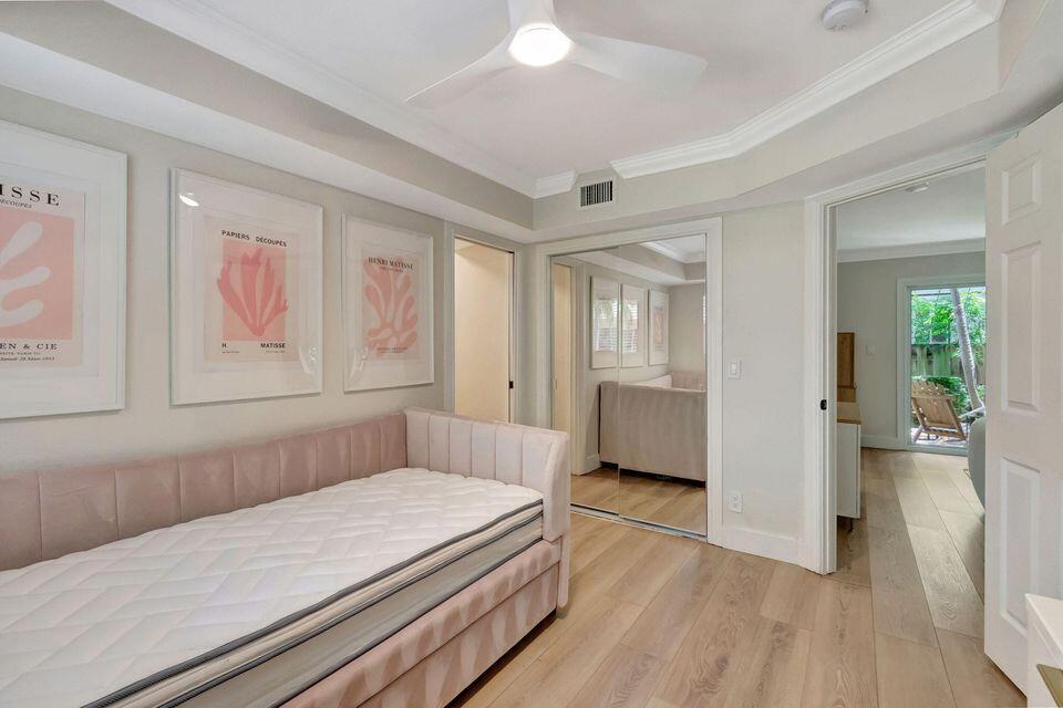 PALM SQUARE - Residential Lease
