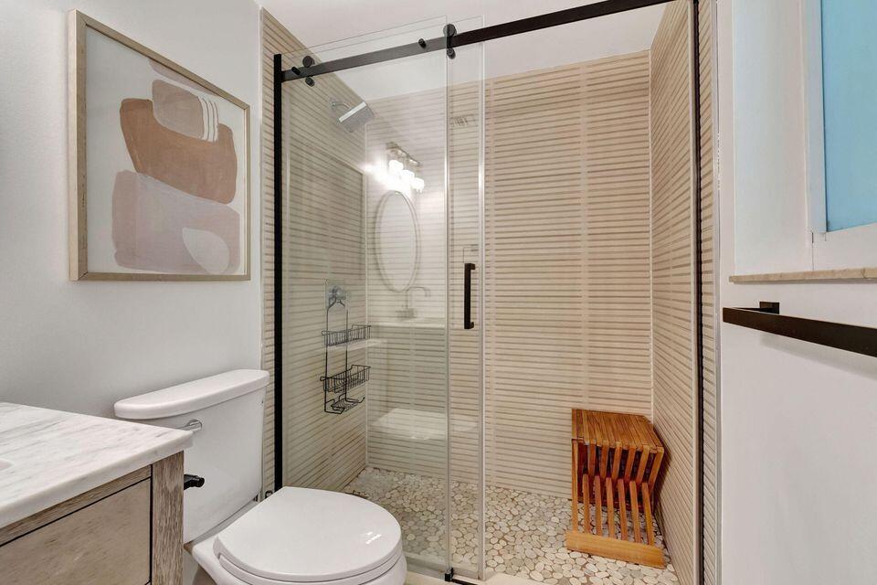 PALM SQUARE - Residential Lease