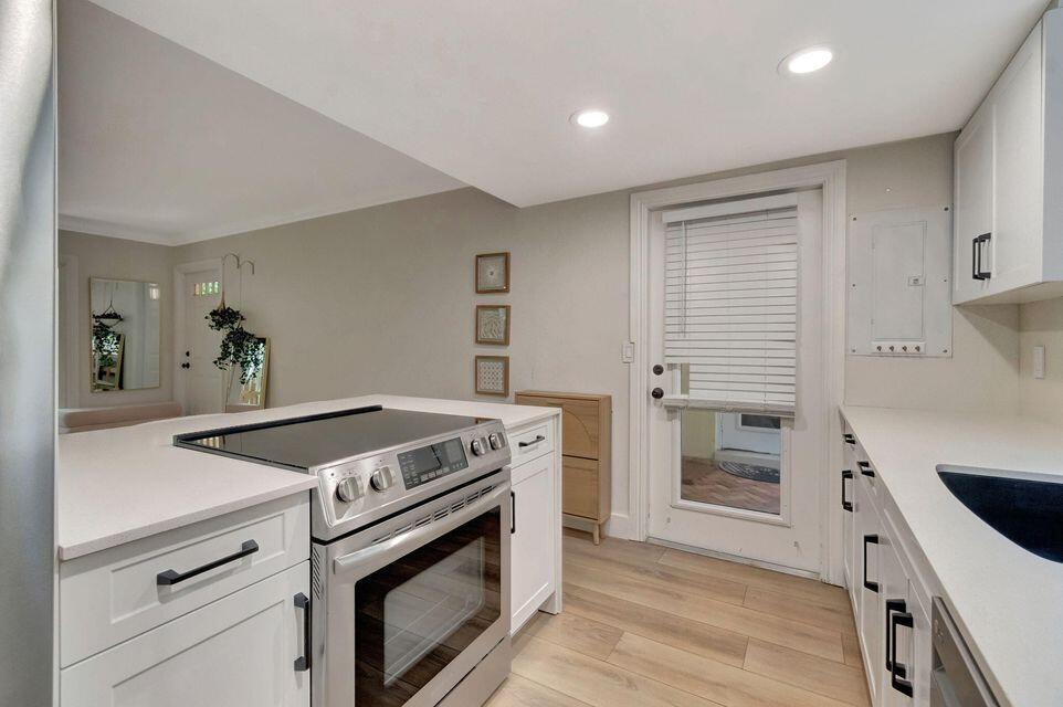 PALM SQUARE - Residential Lease