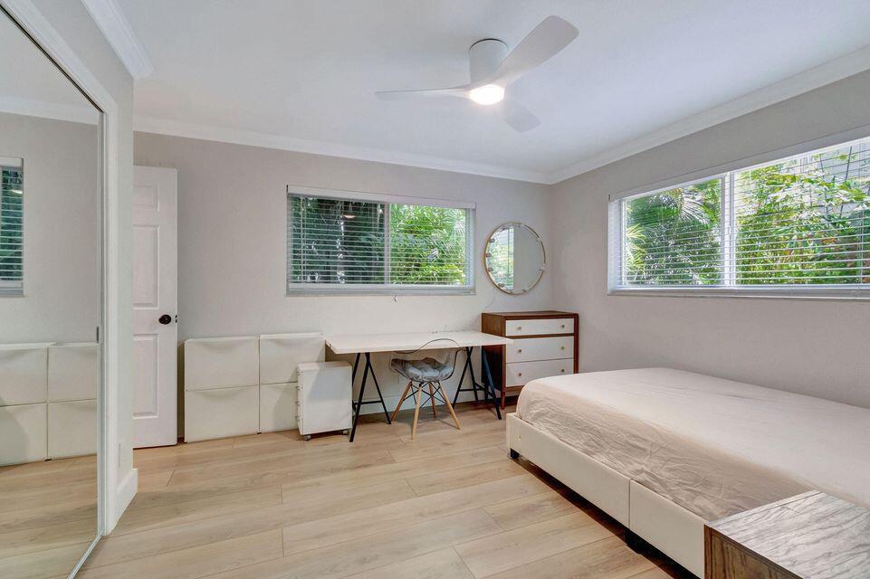 PALM SQUARE - Residential Lease