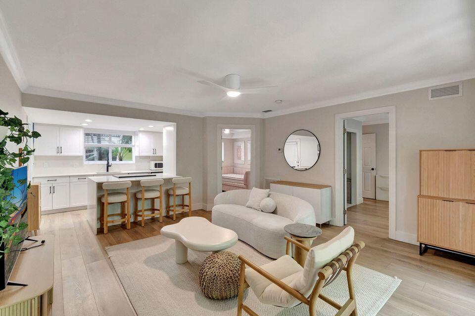 PALM SQUARE - Residential Lease