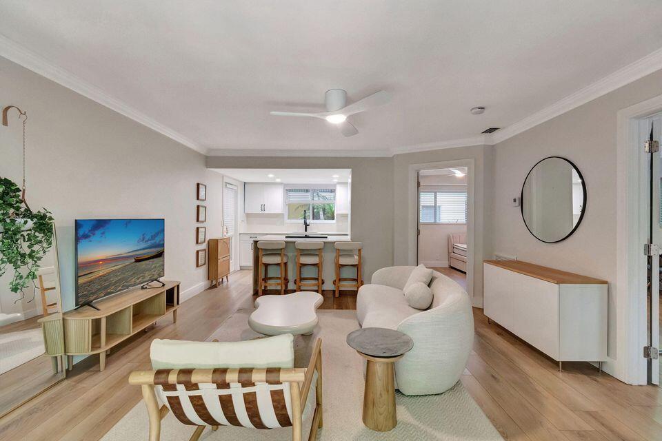 PALM SQUARE - Residential Lease
